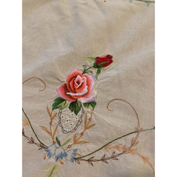 Handmade Tablecloth Oval 96"x62" Beige Machine Embroidery Pink Roses Tendrils - Picture 5 of 9